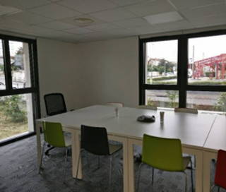 Bureau privé 9 m² 2 postes Coworking Boulevard de Suisse Toulouse 31200 - photo 1
